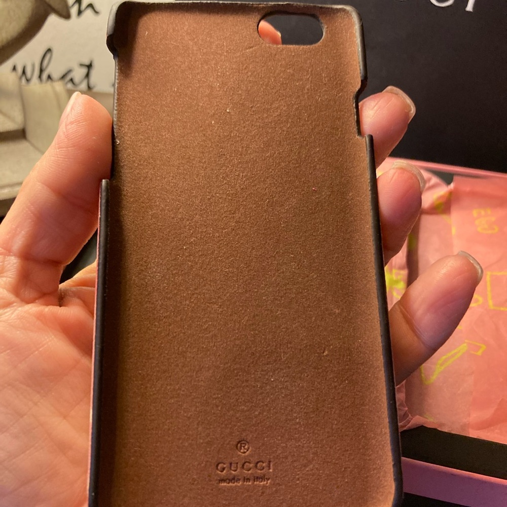 💯% Authentic Gucci Pink IPhone SE Phone Holder With Box - Picture 3 of 4